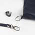 Bolso de hombro para mujer de piel con bandolera extensible azul marino Mara