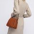 Bolso bandolera para mujer con tres compartimentos marrón Noelia