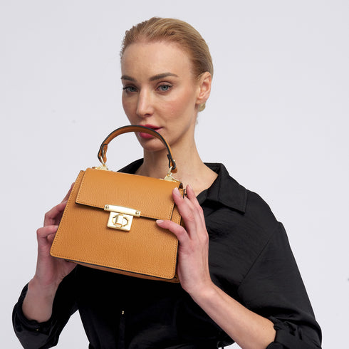 Bolso de con cadena para mujer con asa de mano con solapa marrón Claudia