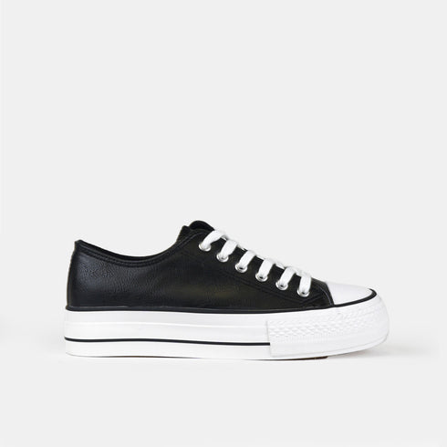 Zapatilla con cordones de PU negro Corina