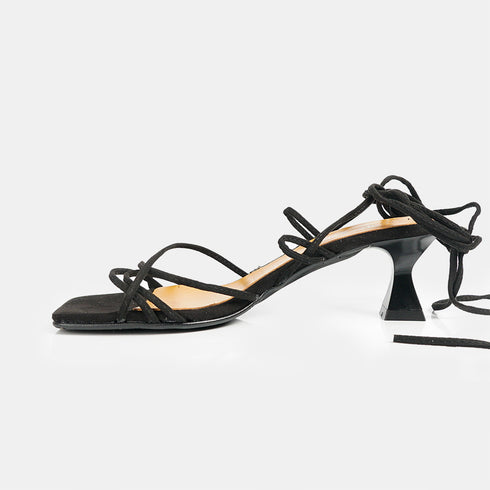 Sandalias con tacón de piel con tiras trenzadas para mujer negro Gabriella