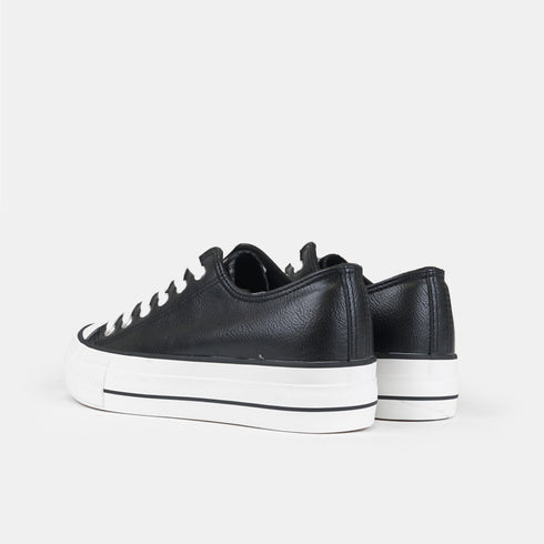 Zapatilla con cordones de PU negro Corina