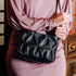 Bolso de bandolera de piel arrugada negro Cecilia S