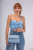 Bolso bandolera con solapa de piel azul celeste Carla primavera